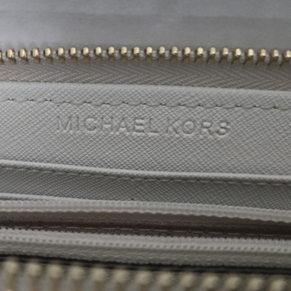 Michael Kors Wallet - Picture 7 of 13